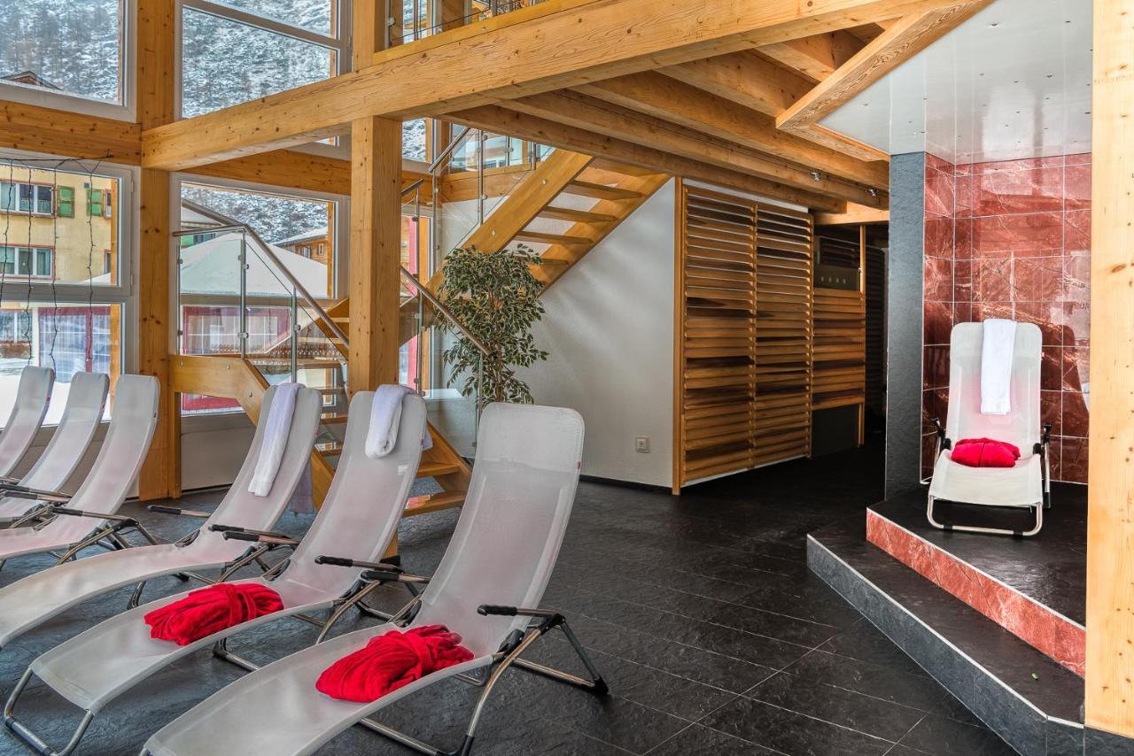 Wellness- Und Schneesporthotel Christiania Saas-Almagell Exterior photo