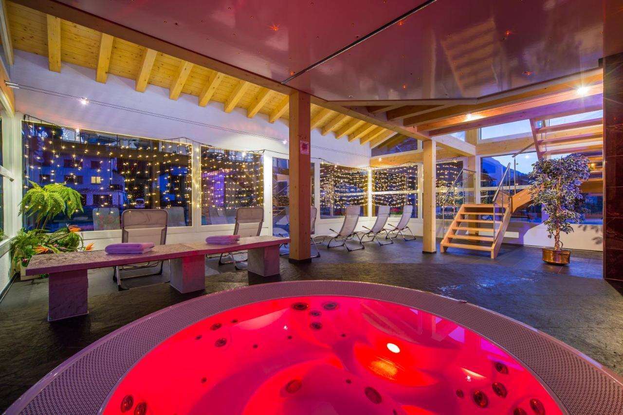 Wellness- Und Schneesporthotel Christiania Saas-Almagell Exterior photo